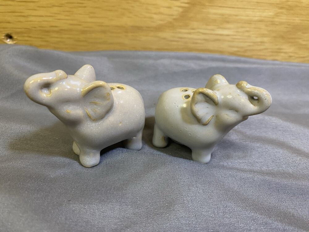 Pair of Gray Elephant Salt and Pepper Shakers With Stoppers